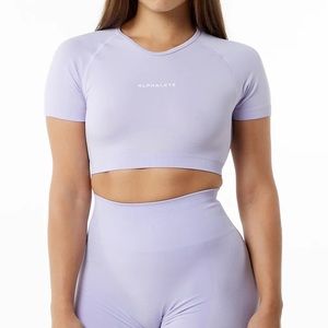 Alphalete amplify v neck crop top